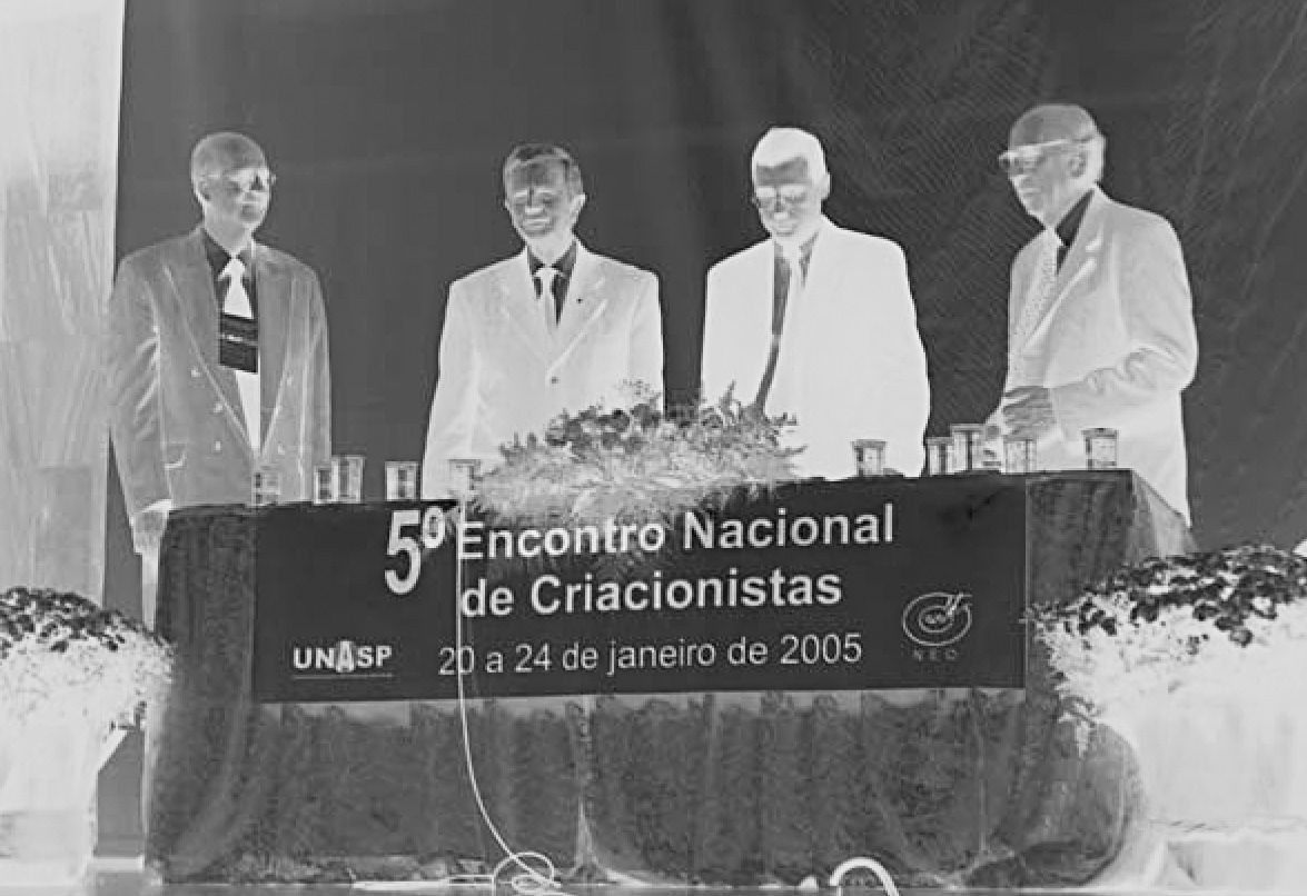 Institute) na mencionada universidade. Atualmente é docente e pesquisador na Universidade Adventista de Montemorelos, Nuevo León, México. O Dr.