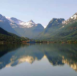 Norte da Europa GRAND TOUR 3 14 A PARTIR DE usd 1.360 Noruega Mar do Norte GEIRANGER HELLESYLT FLAM BERGEN Finlândia HELSINKI Rússia STAVANGER (Lysefjord) NYNASHAMN Suécia TALLINN Estônia ST.