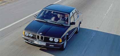 Com a chegada do BMW Série 7, em abril de 1977, a renovação de toda gama de modelos BMW estava
