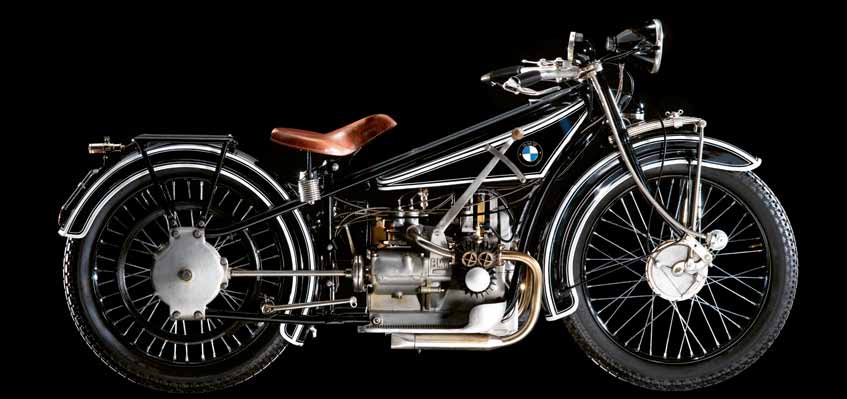 1923. BMW R 32 a primeira motocicleta BMW. A BMW anunciou a sua primeira motocicleta, a R 32, em 1923.