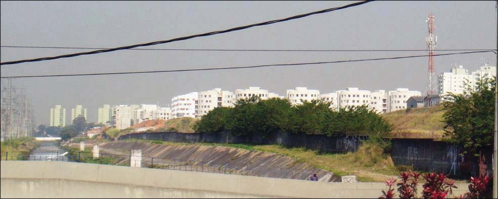 3-42: Margem que irá abrigar a Linha da Linha 18 - ronze, vista da Estação Goiás sentido Estação Espaço Cerâmica, com projeto