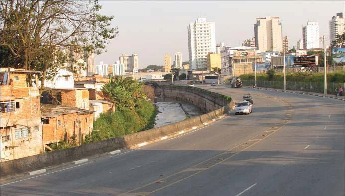 Com o fim da Avenida Marginal na altura da Estação Winston Churchill, o traçado da Linha 18 - ronze seguirá pela faixa de terra contígua ao ribeirão dos Meninos que é acompanhado, na margem oposta,