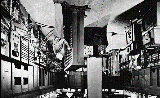 ENIAC (Electronic Numerical Integrator And Calculator) foi o primeiro computador eletrônico, inventado pelos professores John Eckert e John Mauchly da Universidade da Pennsylvania (E.U.A.), em 1946.
