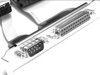 Os barramentos externos também são chamados Portas e classificados como: Barramento Serial (ou porta COM): usado para conectar o mouse e outros componentes que não exigem muita velocidade de