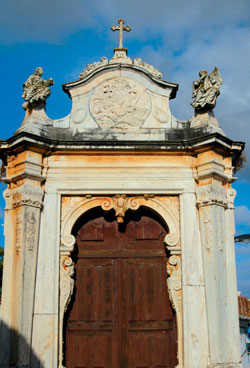 visitar: Crato, Alter do Chão, Monforte, Fronteira ou Avis. Em Alter do Chão, não perca o Palácio do Álamo, onde estão instalados o Posto de Turismo e alguns serviços culturais da Câmara Municipal.