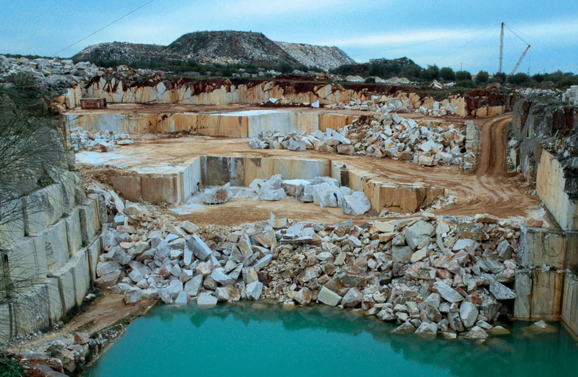 o alentejo é natureza «47 SERRA D OSSA E ZONA DOS MÁRMORES A Serra d Ossa, com uns escassos 650 m de altitude, é a principal elevação do Alentejo Central.