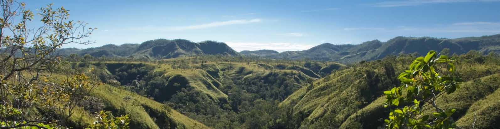 Reserva Natural Salto Morato Reserva Natural Serra do Tombador Formada por serras, zonas de planícies, variedade de rochas e solos e intrincada rede hídrica com cascatas e cachoeiras, tem uma