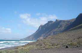 Pinillo de Famara AÇORES MADEIRA Corvo Flores Faial Pico Graciosa São Jorge Terceira São Miguel Santa Maria Ilhas Selvagens Madeira Ilhas Desertas Porto