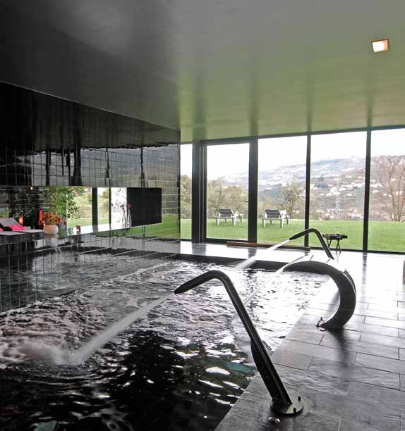 64 SAÚDE E BEM-ESTAR 65 FICAR COM VONTADE DE REGRESSAR Douro Palace Hotel Resort & Spa **** O Douro Palace Hotel Resort & Spa é um convite a uma experiência única de conforto e elegância num ambiente