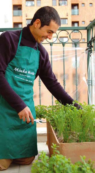 montar uma horta com hortaliças, temperos e ervas que poderão ser usados nas suas receitas do dia a dia. Isso pode representar, inclusive, economia nos seus gastos com alimentos.