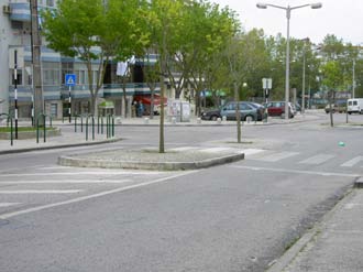 > Assegurar a segurança e o conforto nas deslocações cicláveis. > Promover a possibilidade de transporte da bicicleta nos transportes colectivos.