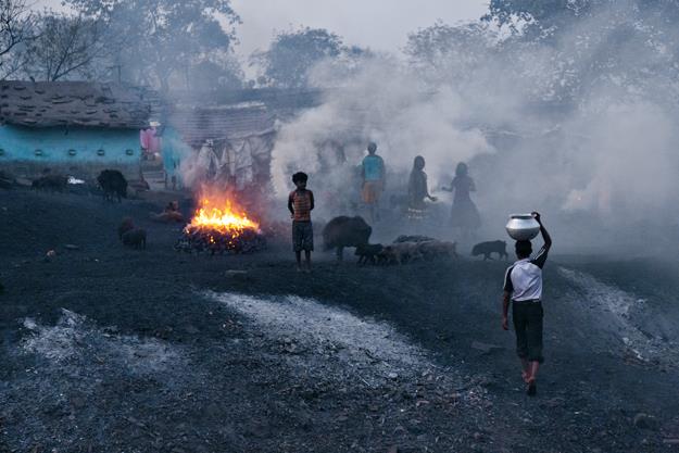 JHARKHAND, ÍNDIA O Nordeste da Índia tem um historial antigo de mineração e os incêndios provocados por acidentes mineiros há