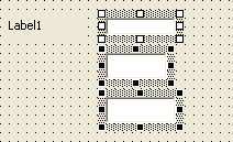 Para fazer isto você primeiro precisa selecionar muitos controles ao mesmo tempo. Para fazer isto clique com o botão esquerdo do mouse no form próximo a um dos controles que você quiser selecionar.