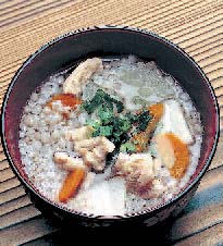 SOBA-GOME ZOUSUI - Sopa de grãos de sarraceno Uma sopa grossa de grãos de sarraceno cozidos em água, caldo de galinha e verduras.