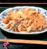 YASEUMA - Massa com kinako Lanche preparado com farinha de trigo. É prato típico do povo servido no jantar ou para tomar chá.