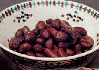 RAKKASEI NO YAWARAKA-NI - Amendoim cozido Chamado também de nankin-mame ou pinattsu, o amendoim pode ser cultivado em qualquer região de clima ameno, mas os cultivos de Shizuoka e Kanagawa são os