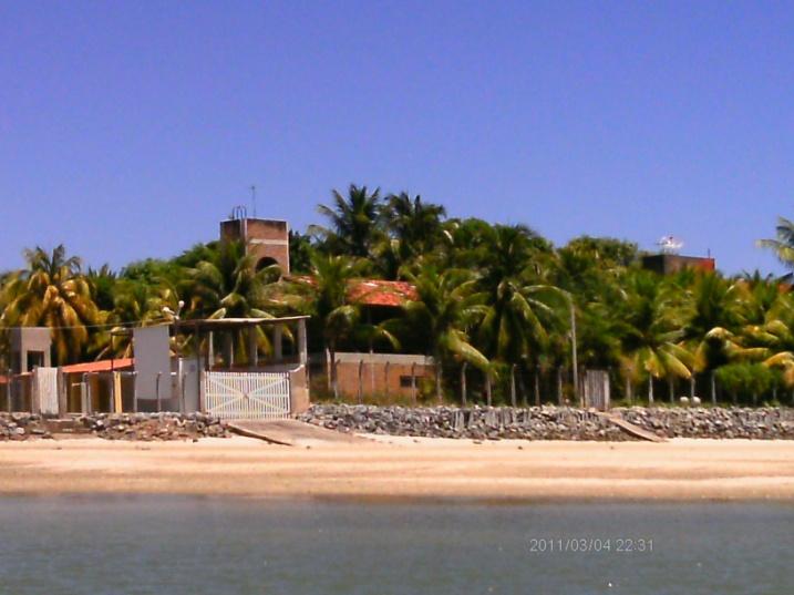 segunda residência (figura 110) com a construção de condomínios de veraneio, principalmente na geofácie da Encosta de Contato e na planície flúvio-marinho pleistocênica.