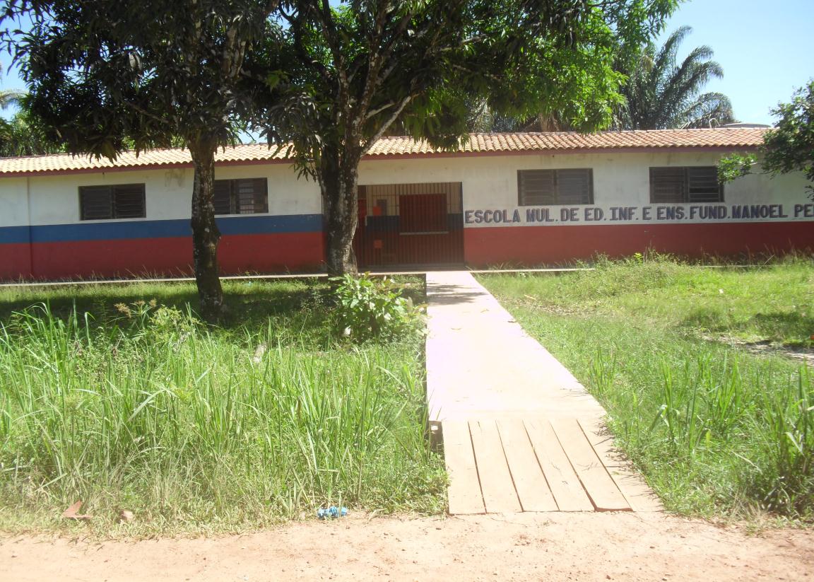 120 Uma das conquistas se deu pela denominação de escola quilombola no município de Abaetetuba, de fato oficializada após reconhecimento da titulação das áreas quilombolas em 2002 e censeadas pelo