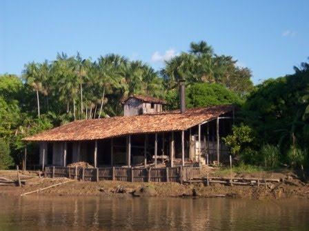 66 remanescente de quilombo, devido à historicidade que a localidade vivenciou desde a colonização no Brasil.