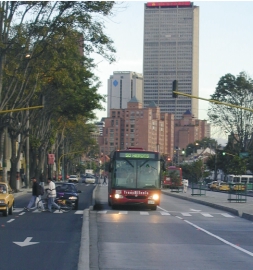 28Prática exemplar 2 Restaurar qualidade de vida na cidade Recentemente, as autoridades da cidade de Bogotá, Colômbia investiram em renovação urbana com um forte enfoque em qualidade de vida.