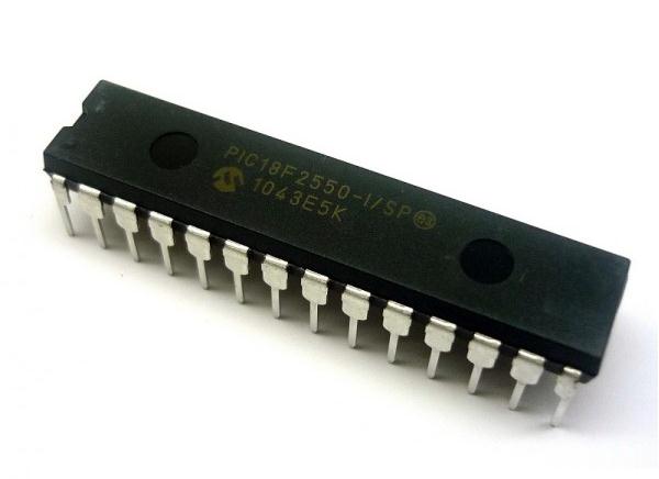 44 3.4.1. O Microcontrolador O modelo usado na aplicação foi o PIC18F2550, mostrado na Figura 18 e de fabricação da Microchip Technology Inc.