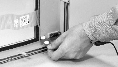 Instalar e substituir componentes Capítulo 6 Terminal 600 Terminais PanelView Plus 700 a 1500 Os insertos de legenda F1-Fxx e K1-Kxx nos terminais PanelView Plus 700 a 1500 são acessíveis quando a