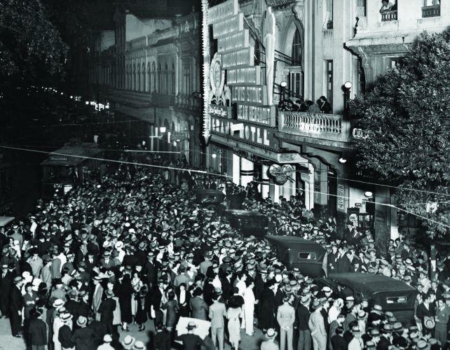 Entre 1929 e 1932, inspirados pelo sucesso e pelas mudanças que as salas da Cinelândia representavam, os antigos cinematógrafos da Avenida Central, começaram a reprogramar seus espaços; tentando