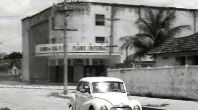 102. São Pedro, década de 1950 (Fonte: Turma de Olaria) O cinema São Pedro, de 1949, situado em Brás de Pina, teve pouca expressão no cenário exibidor carioca.