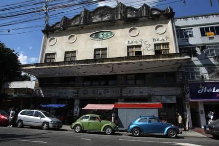 cultural para todo o subúrbio da Leopoldina, afirmou o presidente da Emop, Ícaro Moreno Júnior. A obra está orçada em R$ 9 milhões (EMOP, 2009, grifos do autor). 148.