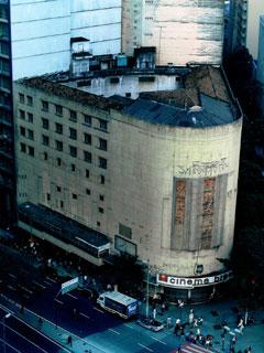 1980, esses moradores de Campo Grande consideravam que o ato de tombamento do prédio, pelo poder público municipal, poderia impedir o fim do cinema.