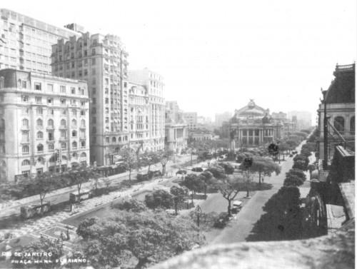 cinematográfica no Rio de Janeiro. A inauguração desse fundamental pólo exibidor, além de incrementar o setor exibidor carioca, alavancou ainda o desenvolvimento da construção civil na cidade.