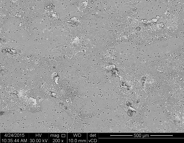 Isto ocorre pelo fato da absorção da energia do laser ocorrer preferencialmente pelo alumínio, uma vez que a hidroxiapatita praticamente não absorve radiação com comprimentos de onda na região do