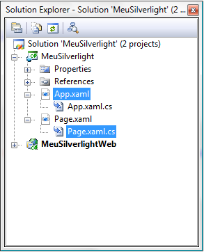 Silverlight - XAML A grande diferença no Silverlight está no facto de que as interfaces são criadas em ficheiros XAML (EXtensible Application Markup Language - lê-se Zammel ) com grande suporte a SEO