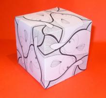 7.2.5.2 Cubo Na composição do cubo pode ser usada a obra dos peixes. Material: Papel de 200grs; Cola; Tesoura; Espátula de vincar; Lápis e régua graduada.