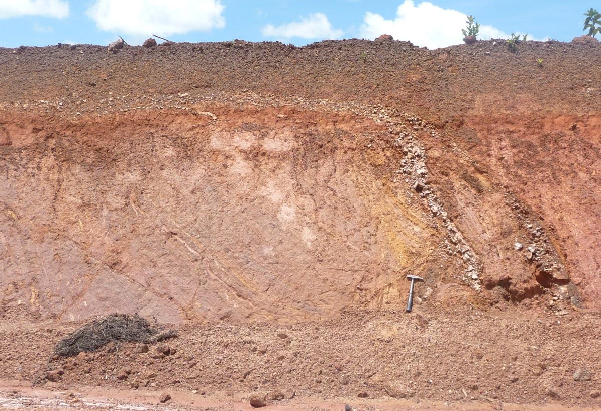 Chapada: Estratigrafia do regolito Stone Line laterítico em encosta