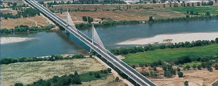 Caso de obra 1 Ponte Salgueiro Maia sobre o rio Tejo balde de fundo rotativo.