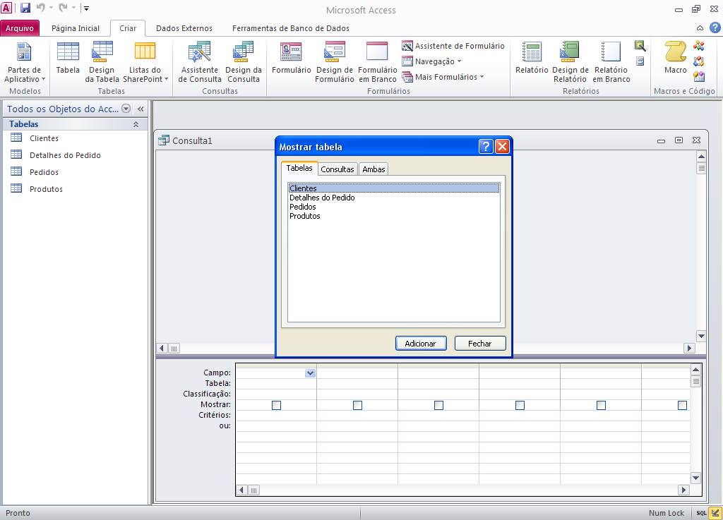 Capítulo 4 Consultas Criação Para criar uma consulta, execute os seguintes passos: 1. Dê um clique na guia Criar > grupo Consultas. 2.