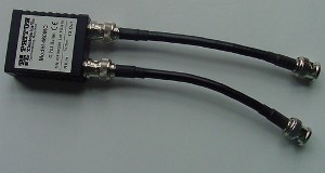 42 Apêndice A - IPBrick.GT RJ-45: A ligação entre PBX, IPBbrick.GT e PSTN é feita por cabos UTP usando conectores RJ-45 (Figura 6.12); Figura 6.9: Balun BNC/RJ45 Figura 6.