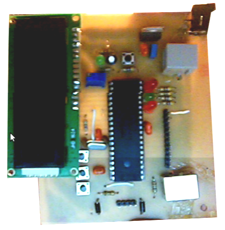 47 Figura 5.1: Imagem da placa de circuito impresso 1 capacitor eletrolítico de 1 µf. 4 LEDs comuns Regulador de tensão 7805 2 diodos 1N4007 3 barras de pino A figura 5.