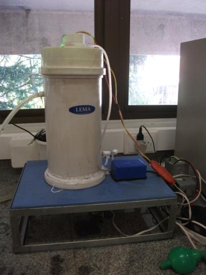 51 Figura 8. Foto-reator montado no laboratório de saneamento (UFPI) Mantiveram-se os mesmos intervalos de tempo para a retirada das amostras.