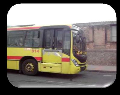 Transporte público Quando viaja no transporte público de Quito, sempre é melhor manter seus pertences perto.