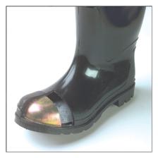 PROTEÇÃO DOS MEMBROS INFERIORES CALÇADO DE PROTEÇÃO (calçado de segurança) Utilizado para proteção dos pés contra queda de material, torção, escoriações,