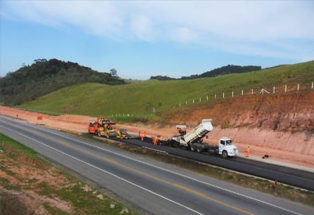 Pág. 18 de 29 As obras mais relevantes no período, para as quais os investimentos da Companhia foram destinados, são as seguintes: Autopista Fluminense A Concessionária continua o intenso ritmo de