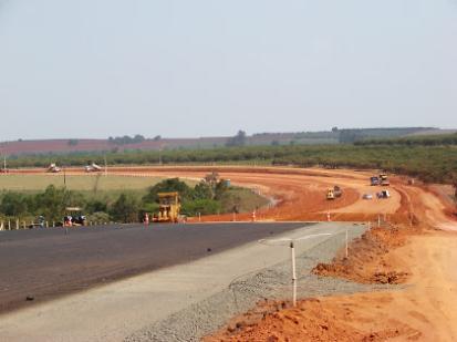 Pág. 19 de 29 Autopista Litoral Sul O Contorno de Florianópolis, uma das mais importantes obras para a região, foi iniciado em maio de 2014, logo após a emissão da Licença de Instalação pelo IBAMA