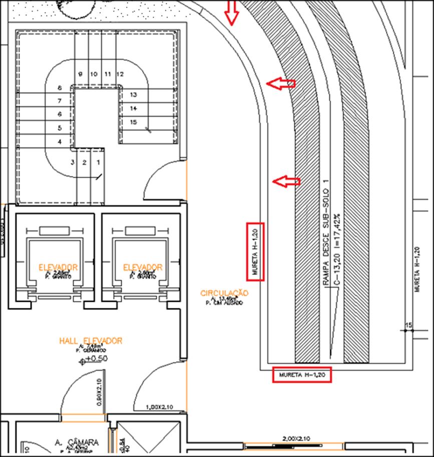 Figura 32 Corredor de acesso à escadaria dos subsolos: a) projeto arquitetônico (setas indicam a mureta e o final