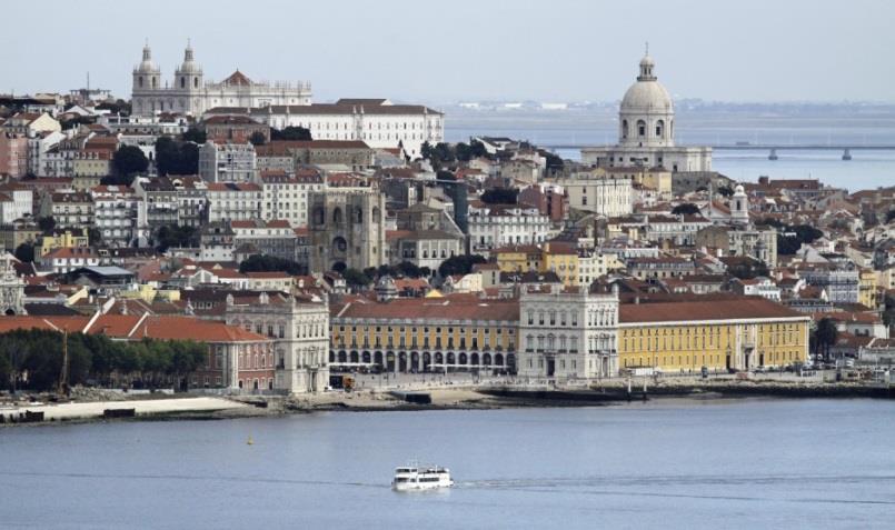 SOBRE PORTUGAL Portugal é um país hospitaleiro, com boas oportunidades para se viver e estudar!