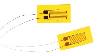 Figura 7 Exemplos de extensômetros. Tipicamente, o extensômetro é montado como parte de uma ponte de Wheatstone e conectado a um microcontrolador.