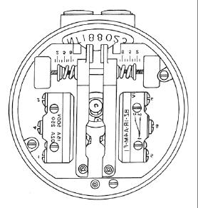 A ilustração a seguir mostra um relê Alnico. O relê Alnico é constituído essencialmente por um rotor externo e um rotor interno.
