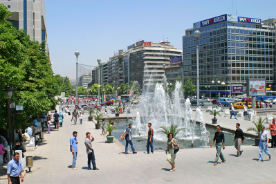 Ancara Ancara é a capital da Turquia e a segunda maior cidade do país (atrás de Istambul), com uma população de mais de 4 milhões de habitantes.