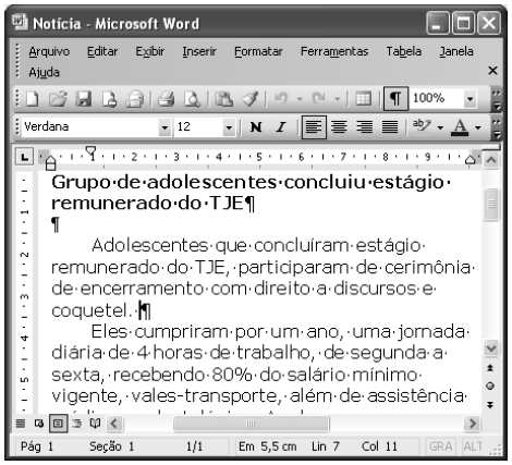 C. O procedimento descrito a seguir permite alterar a fonte, seu estilo e seu tamanho na primeira linha mostrada da primeira coluna do documento: selecionar a referida linha; clicar o botão direito